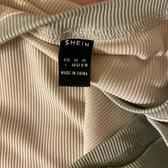 Shein crop top - Picture 3 of 3